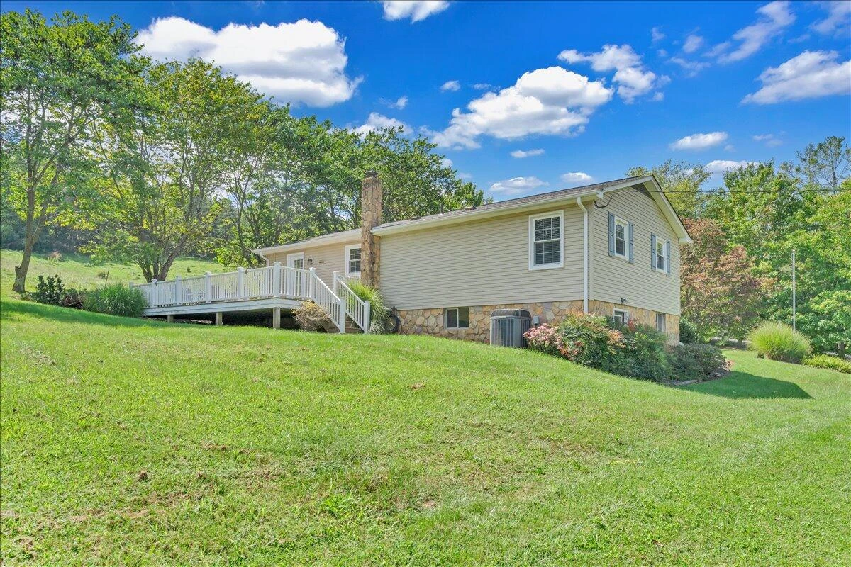 2728 Thompson Ridge RD - Photo 24