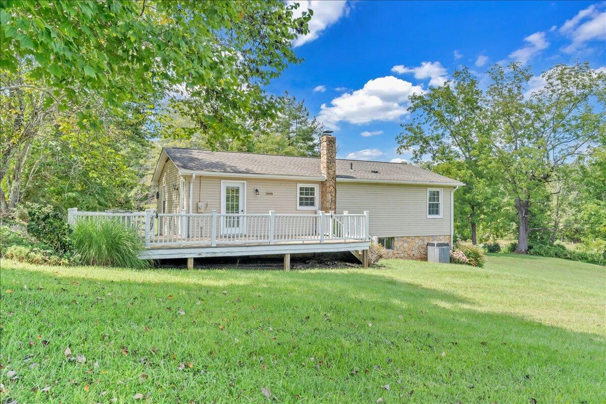 2728 Thompson Ridge RD - Photo 26