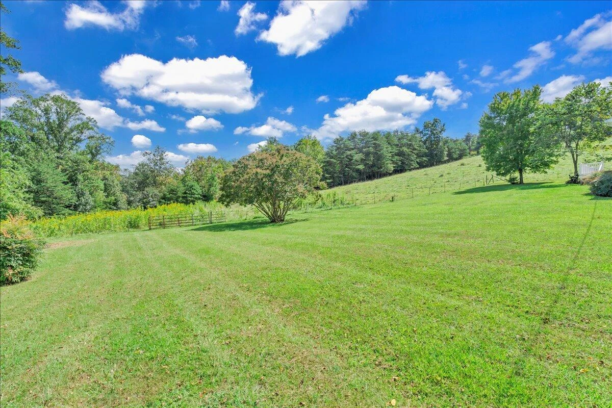 2728 Thompson Ridge RD - Photo 28