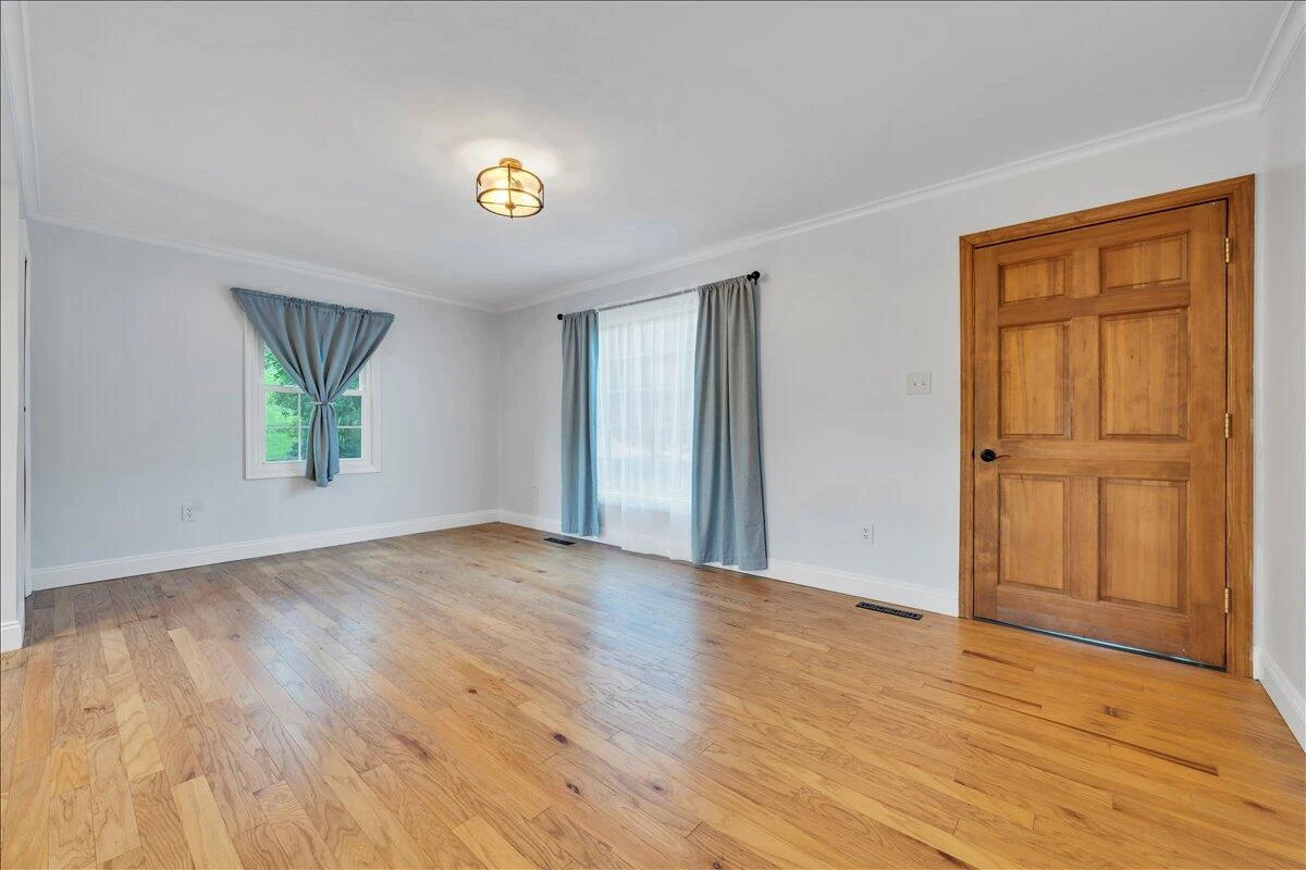 2728 Thompson Ridge RD - Photo 3