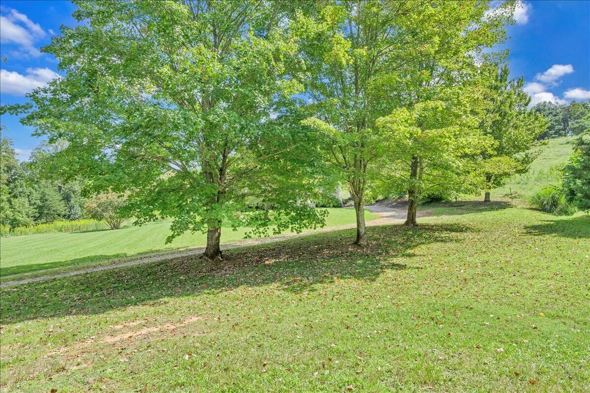 2728 Thompson Ridge RD - Photo 30