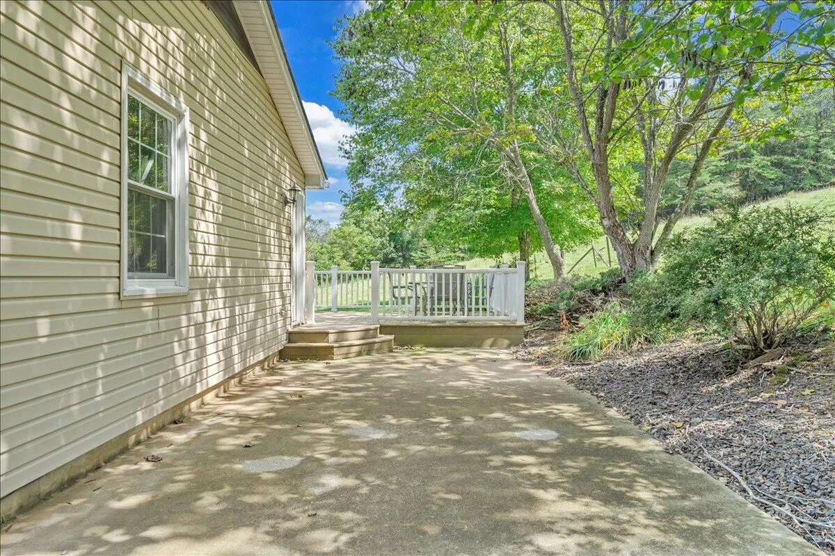 2728 Thompson Ridge RD - Photo 33