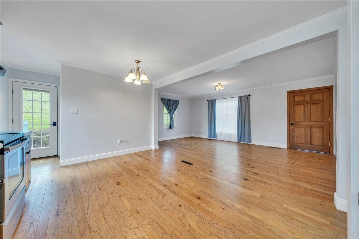 2728 Thompson Ridge RD - Photo 8