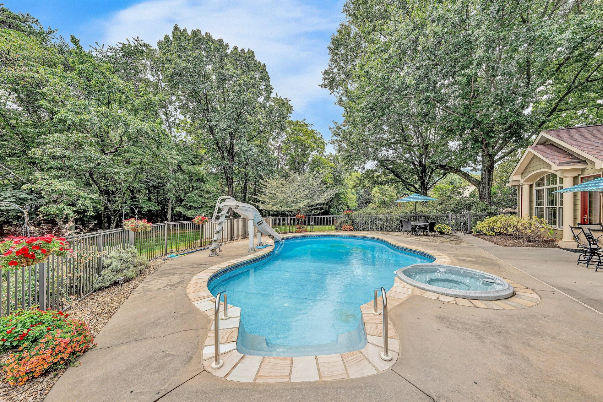 2836 Fairway Forest DR - Photo 66