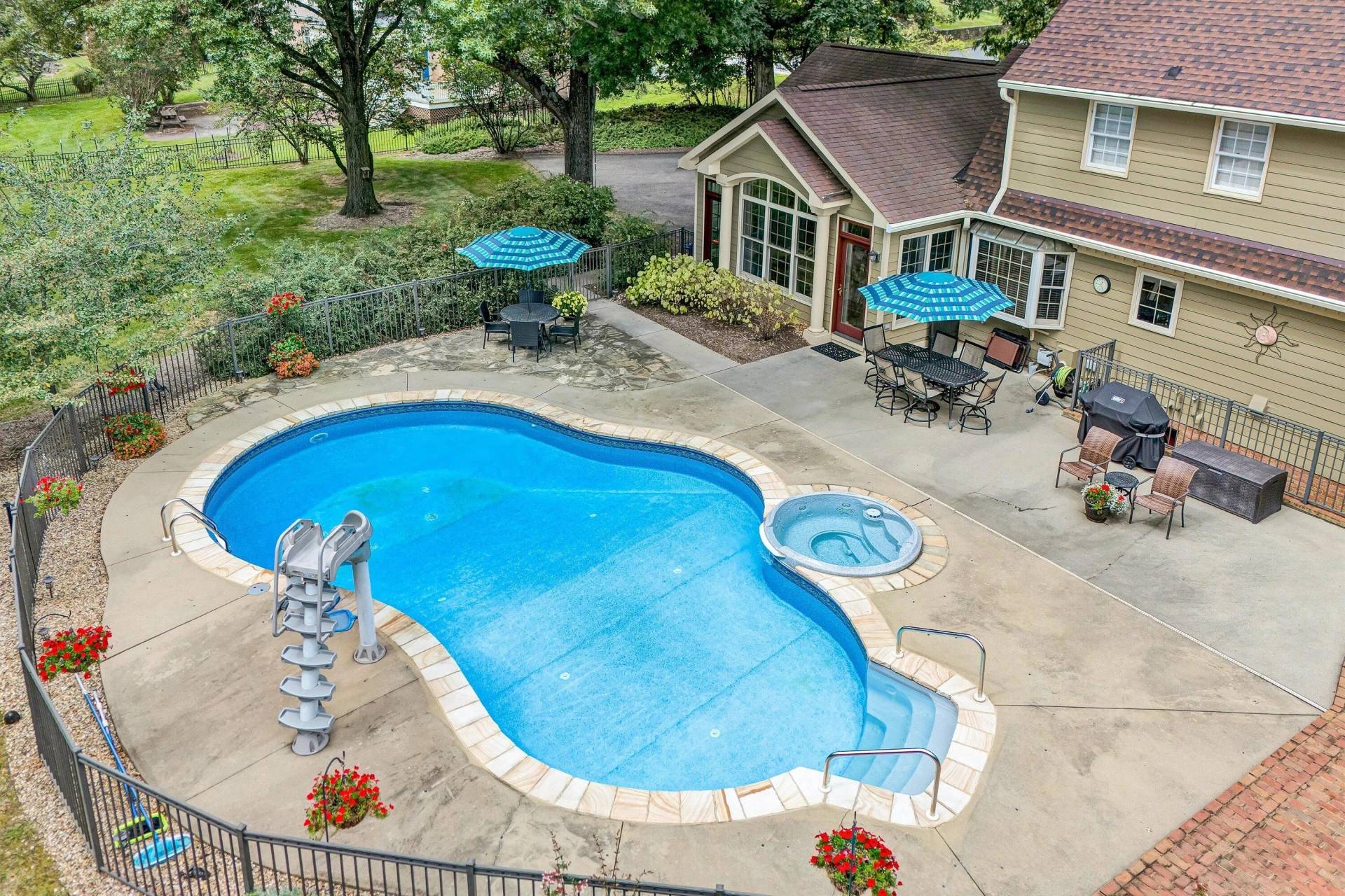 2836 Fairway Forest DR - Photo 70