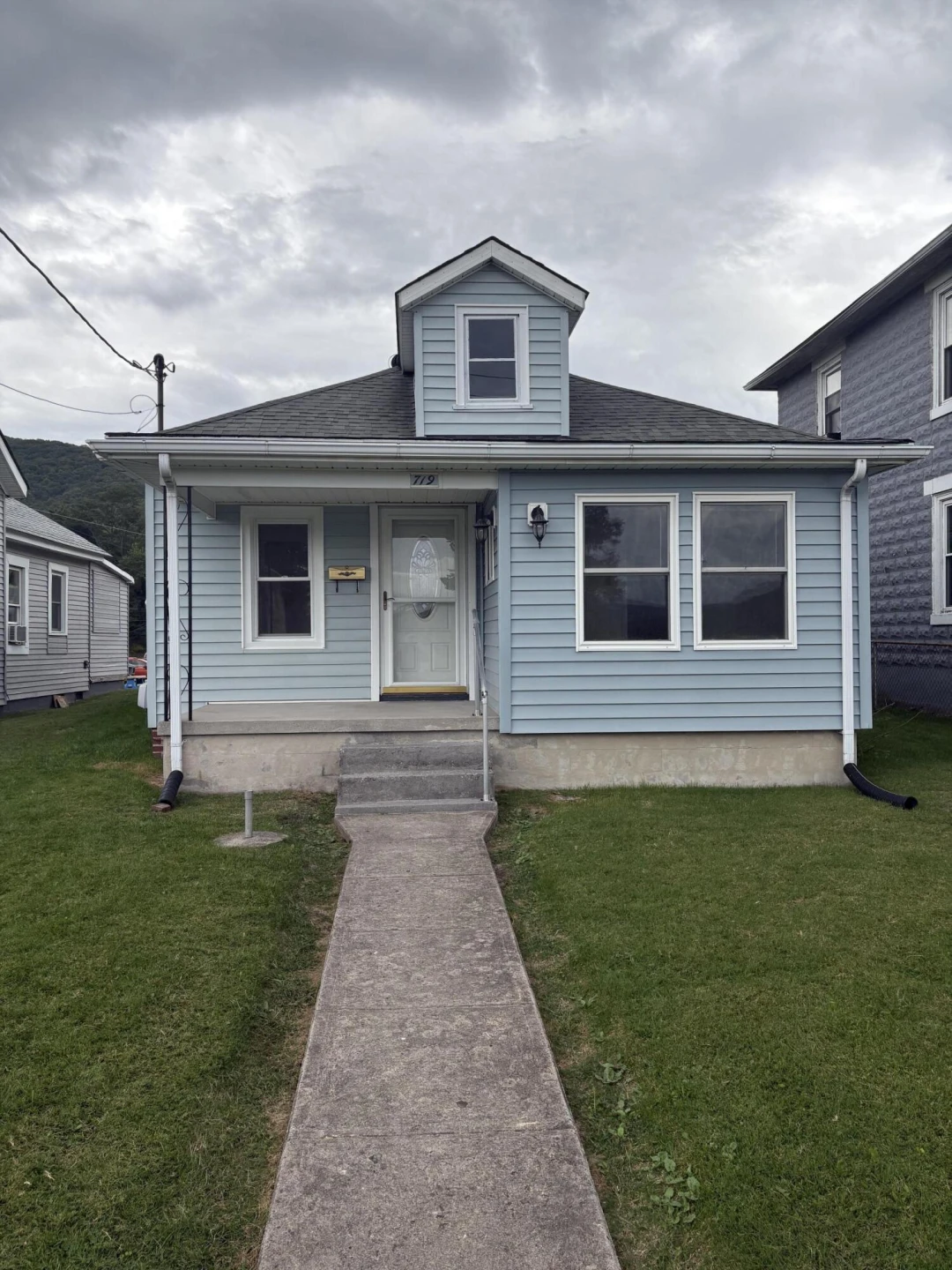 719 N Pocahontas AVE