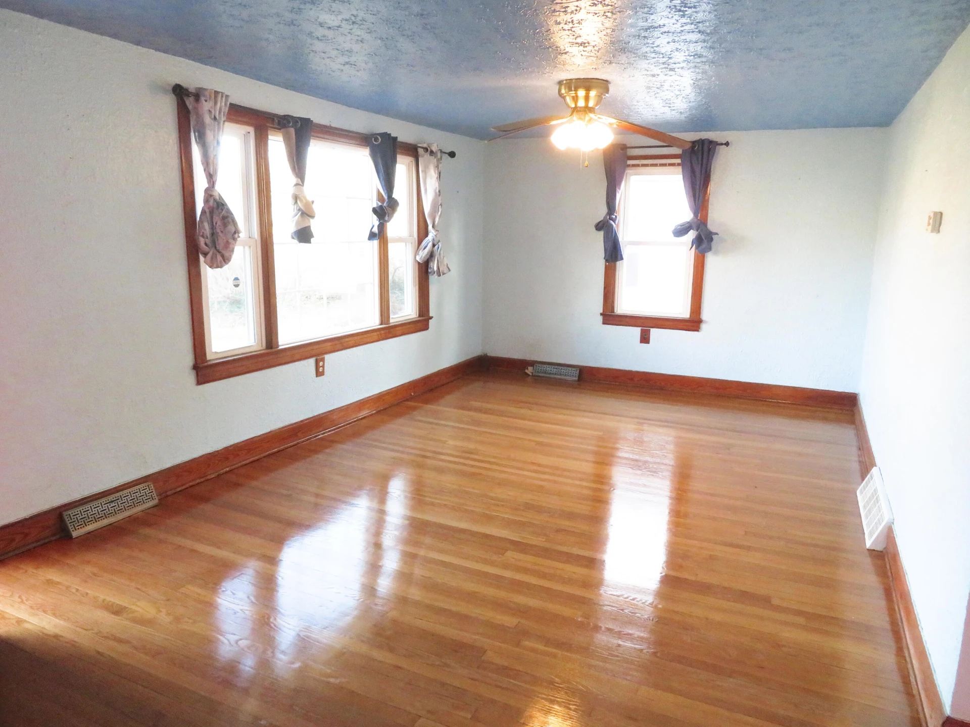 519 N Bruffey ST - Photo 4