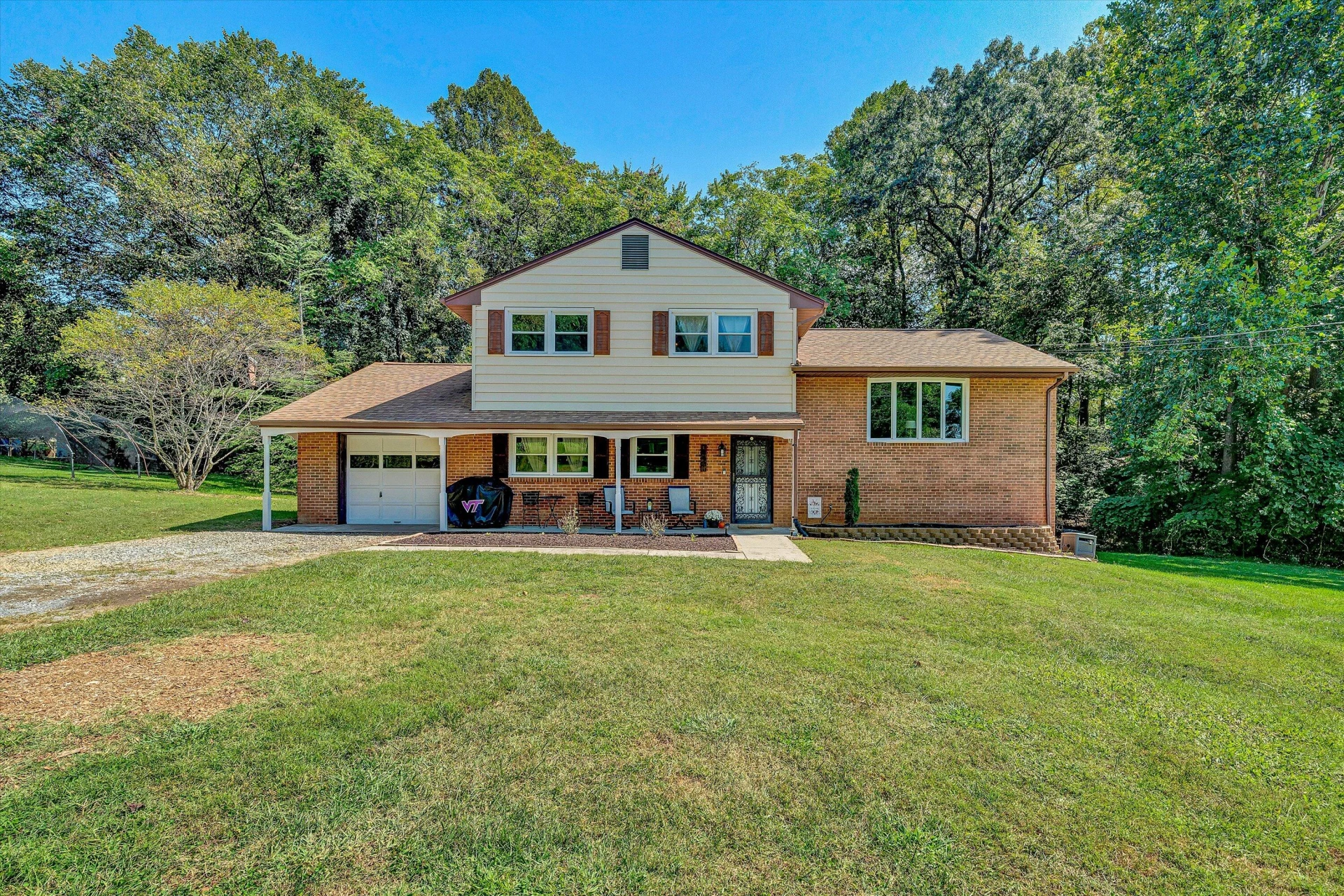 640 Dawnridge LN