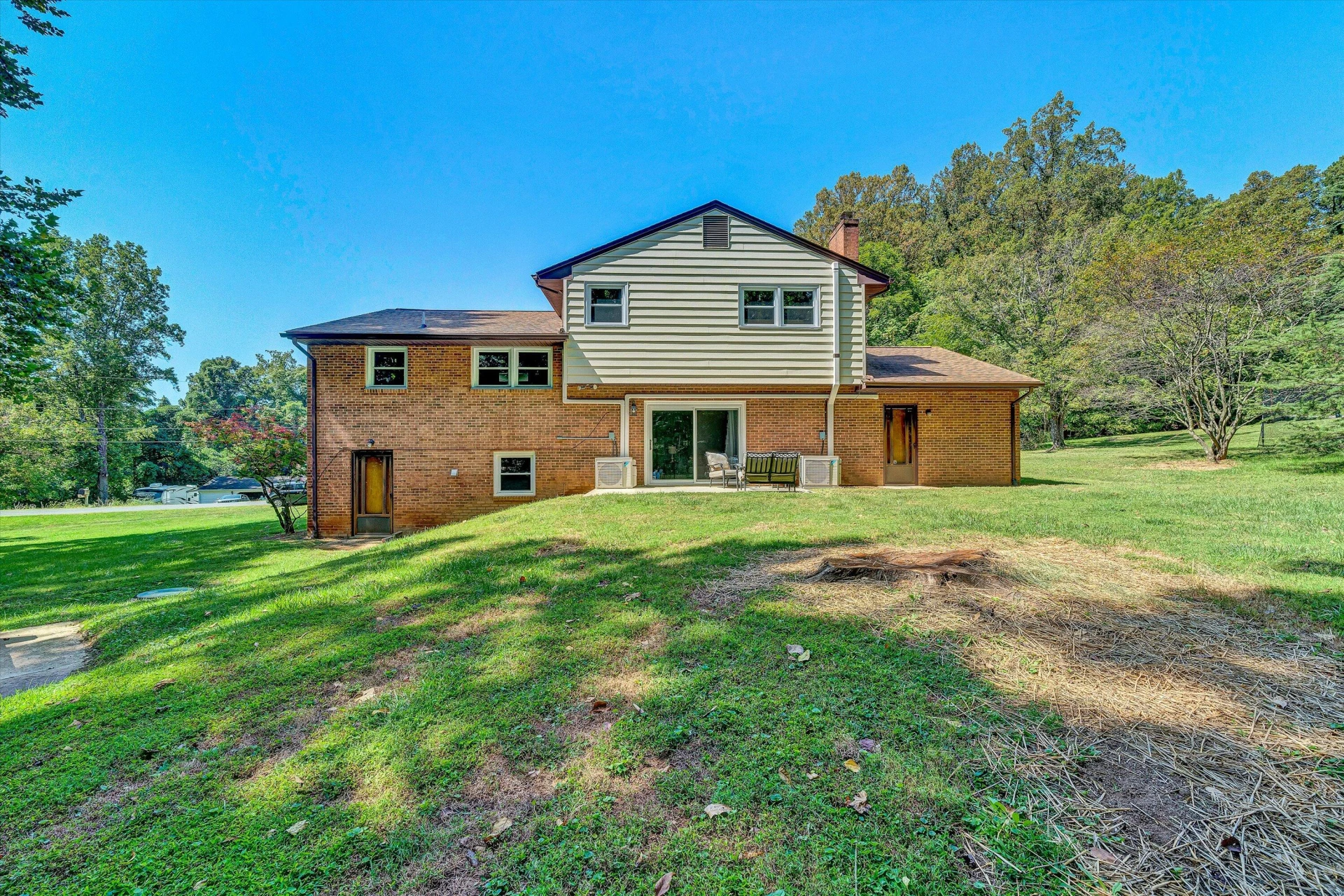 640 Dawnridge LN - Photo 32