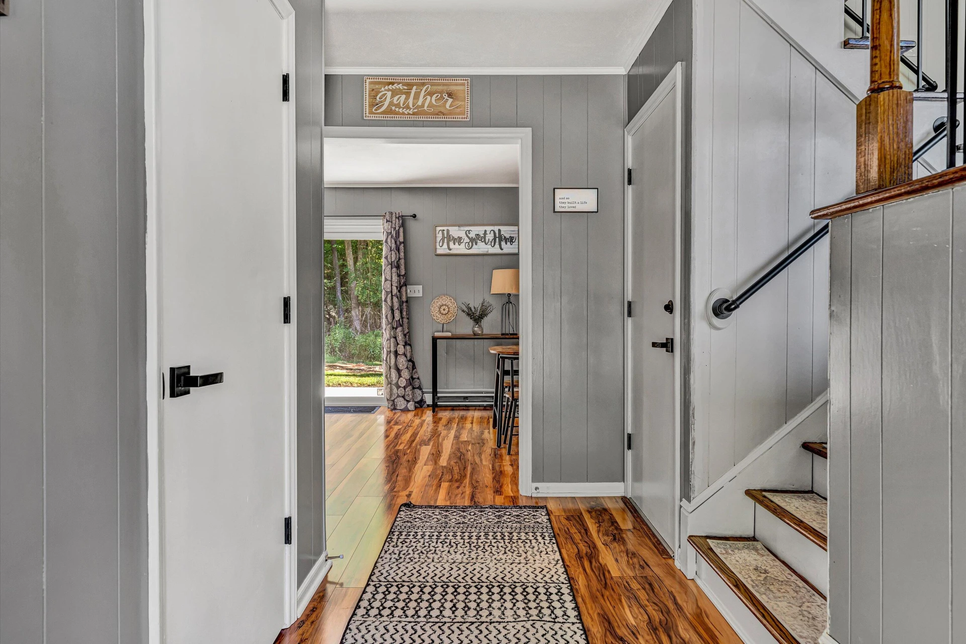 640 Dawnridge LN - Photo 4