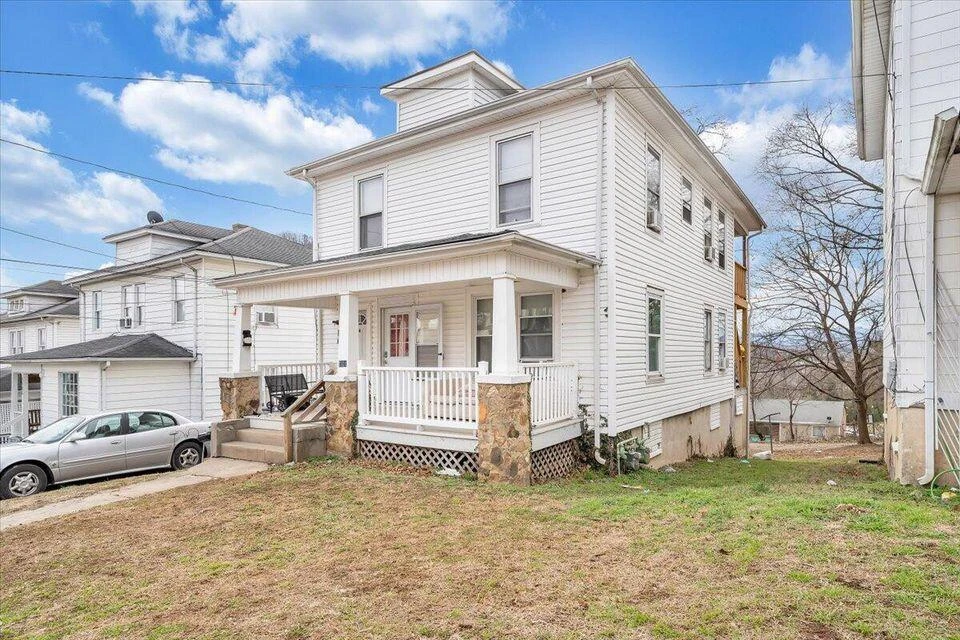 1501 7th ST SE - Photo 5