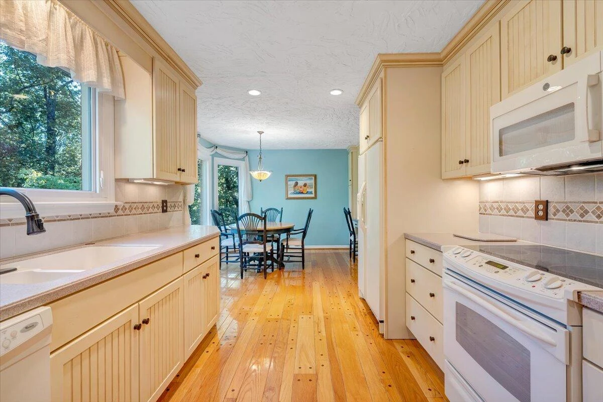1135 Lakeridge CIR - Photo 24
