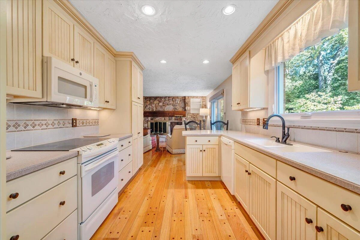 1135 Lakeridge CIR - Photo 28