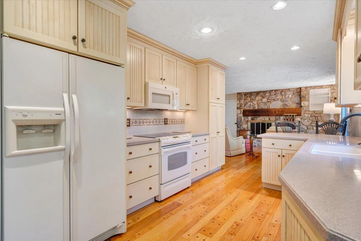 1135 Lakeridge CIR - Photo 29