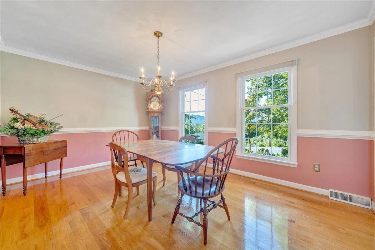 1135 Lakeridge CIR - Photo 10