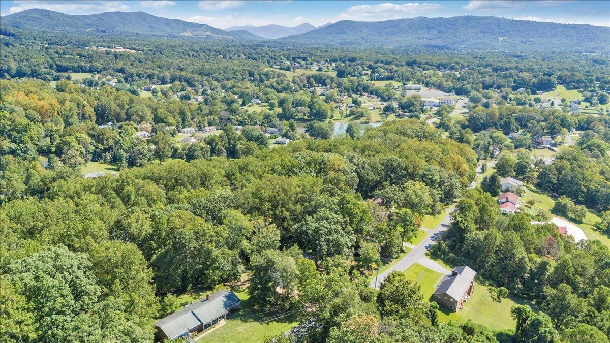 1135 Lakeridge CIR - Photo 89