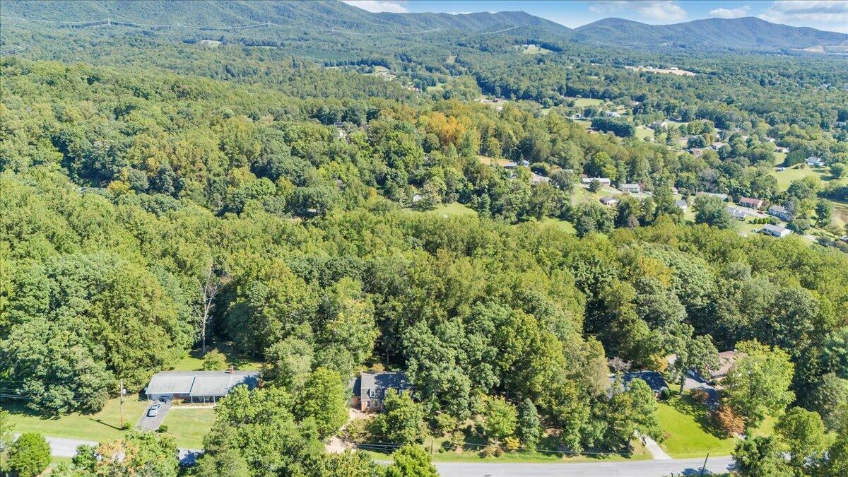 1135 Lakeridge CIR - Photo 91