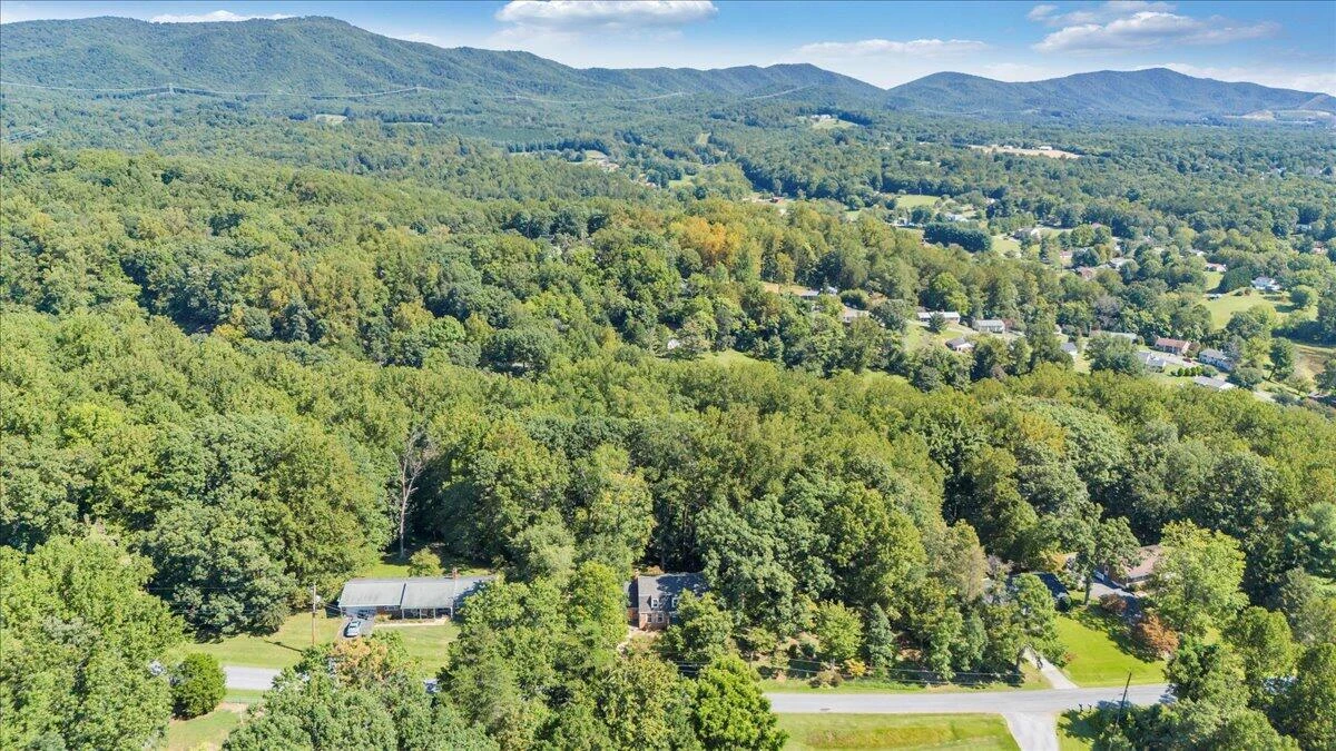 1135 Lakeridge CIR - Photo 93