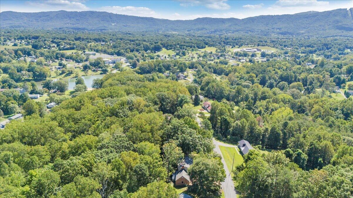 1135 Lakeridge CIR - Photo 94