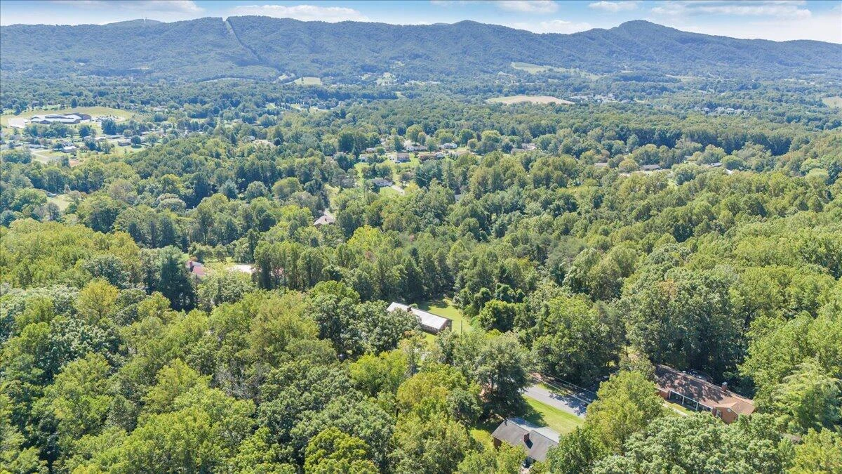 1135 Lakeridge CIR - Photo 95