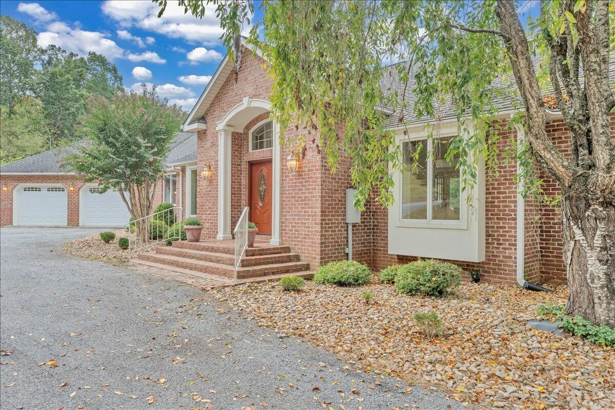 2854 Hickory Cove LN - Photo 2