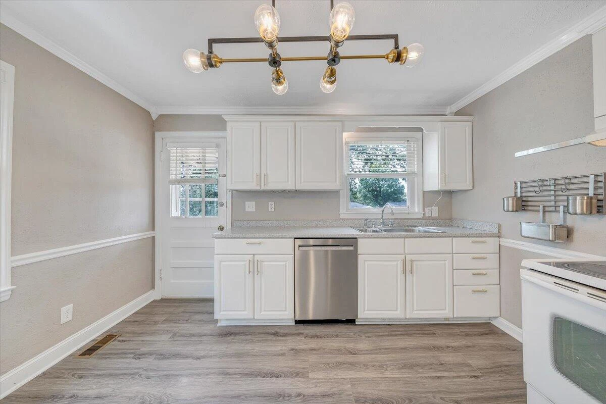 2324 Berkley AVE SW - Photo 17