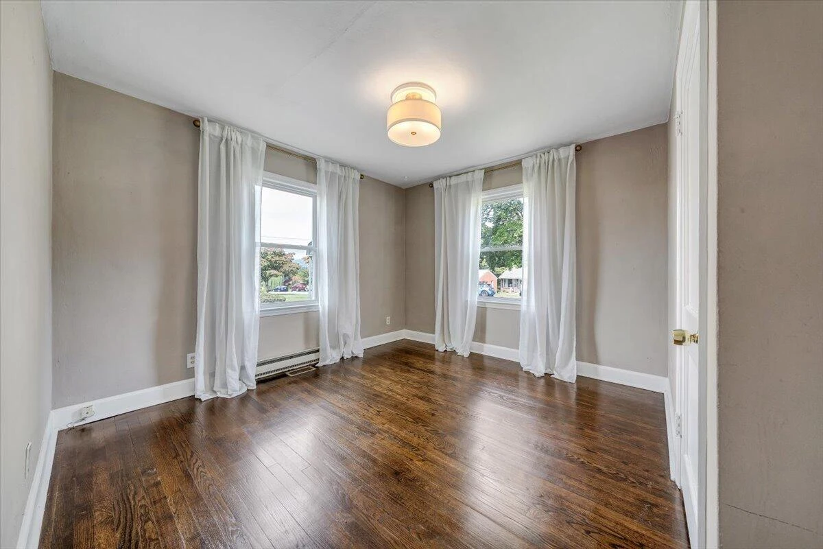 2324 Berkley AVE SW - Photo 19