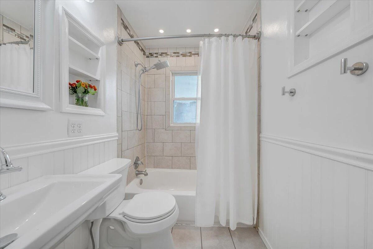 2324 Berkley AVE SW - Photo 26