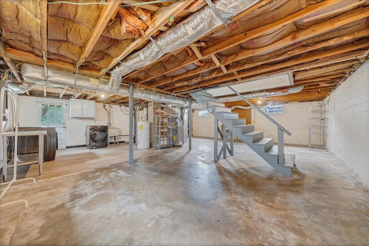 2324 Berkley AVE SW - Photo 34