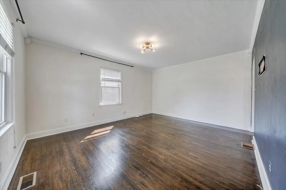 2324 Berkley AVE SW - Photo 11