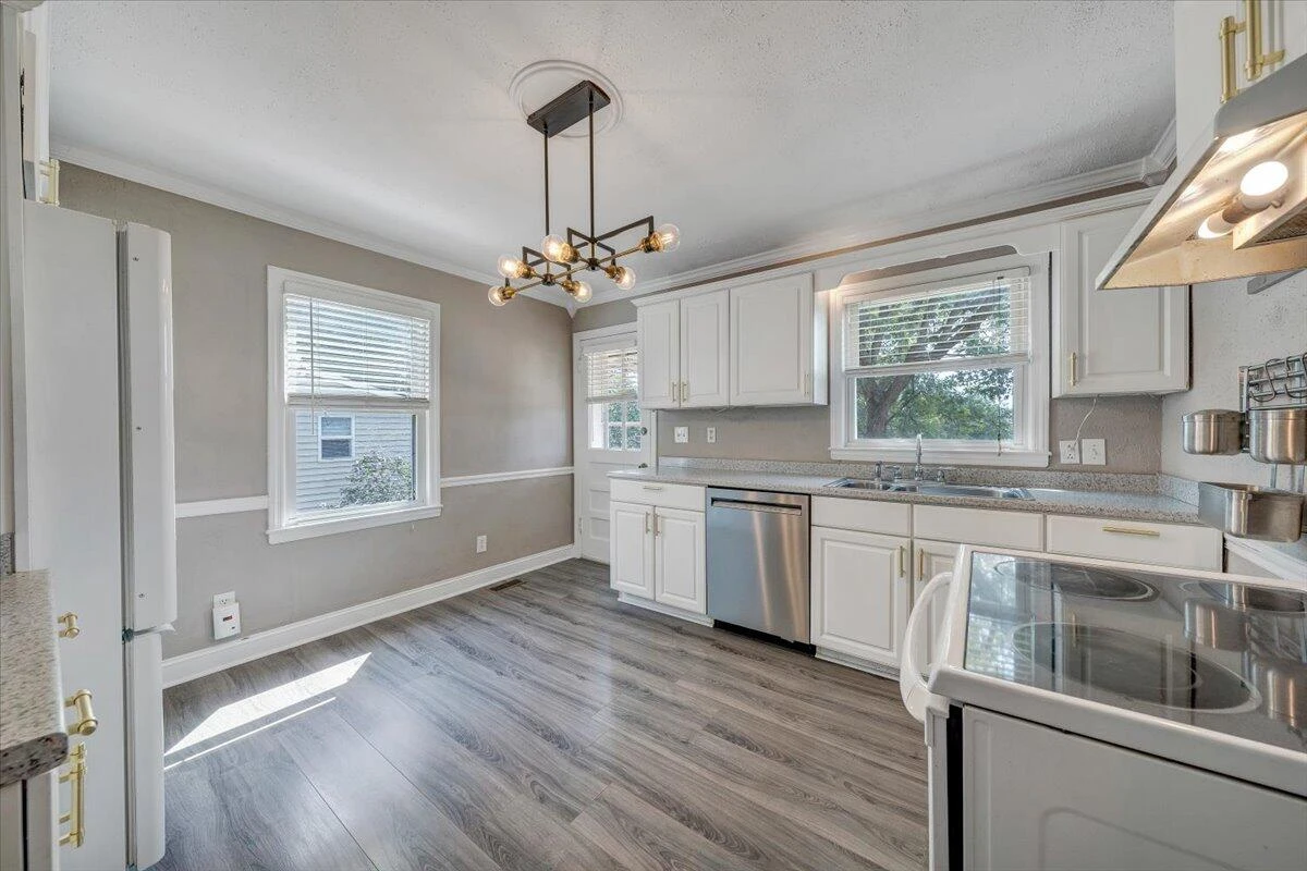 2324 Berkley AVE SW - Photo 13
