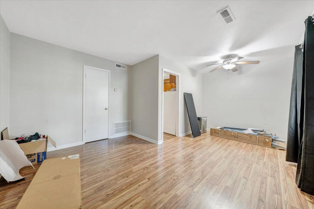 718 Windsor AVE SW #1-4 - Photo 3