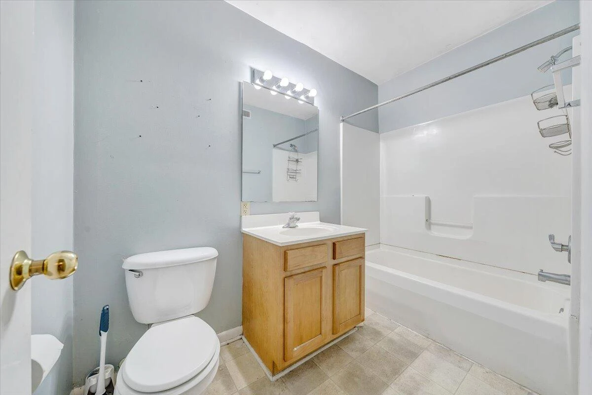 718 Windsor AVE SW #1-4 - Photo 9