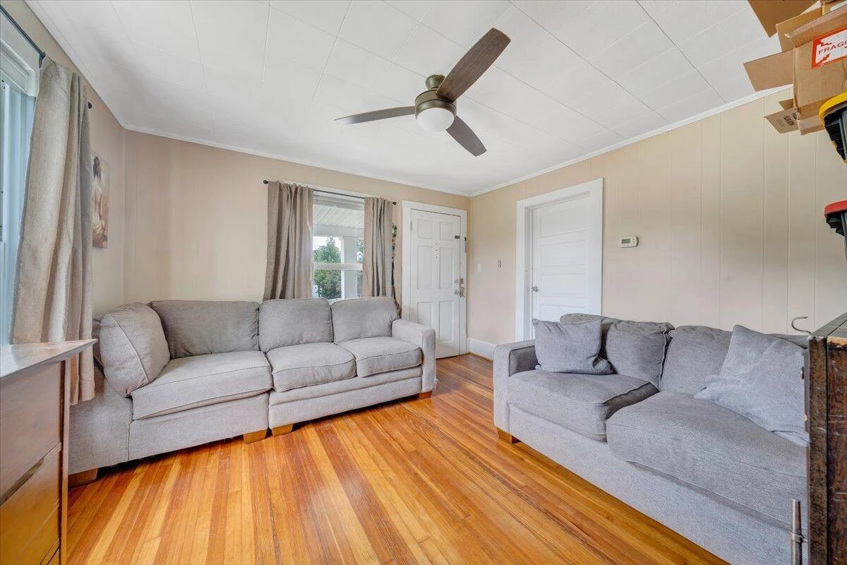1514 Church AVE SE - Photo 2