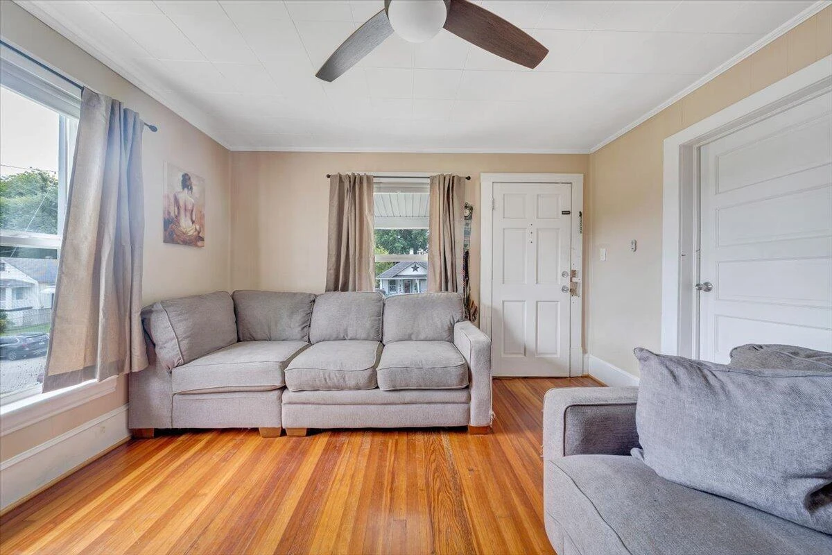 1514 Church AVE SE - Photo 3