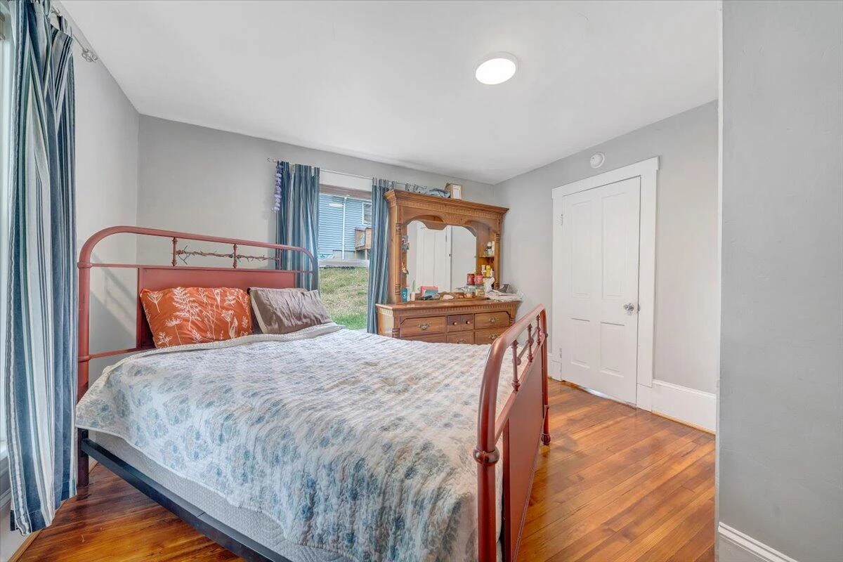 1514 Church AVE SE - Photo 4