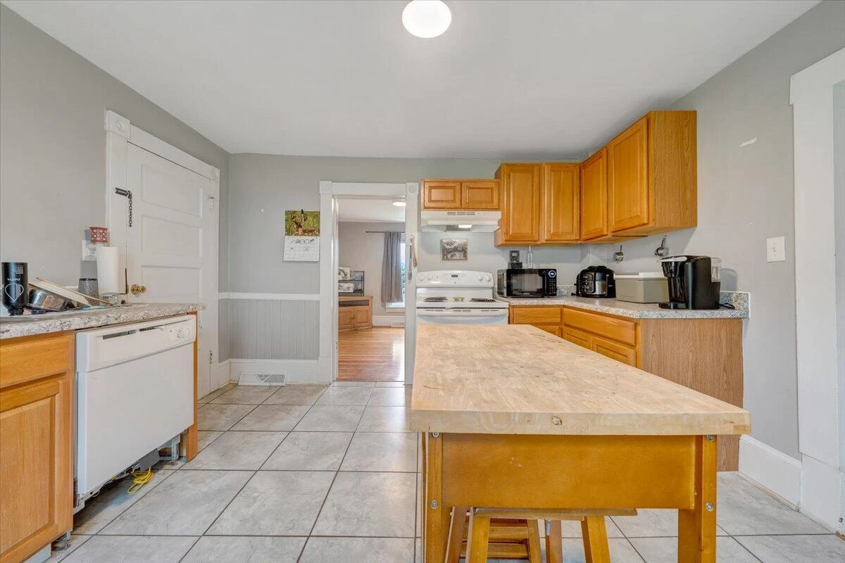 1514 Church AVE SE - Photo 8
