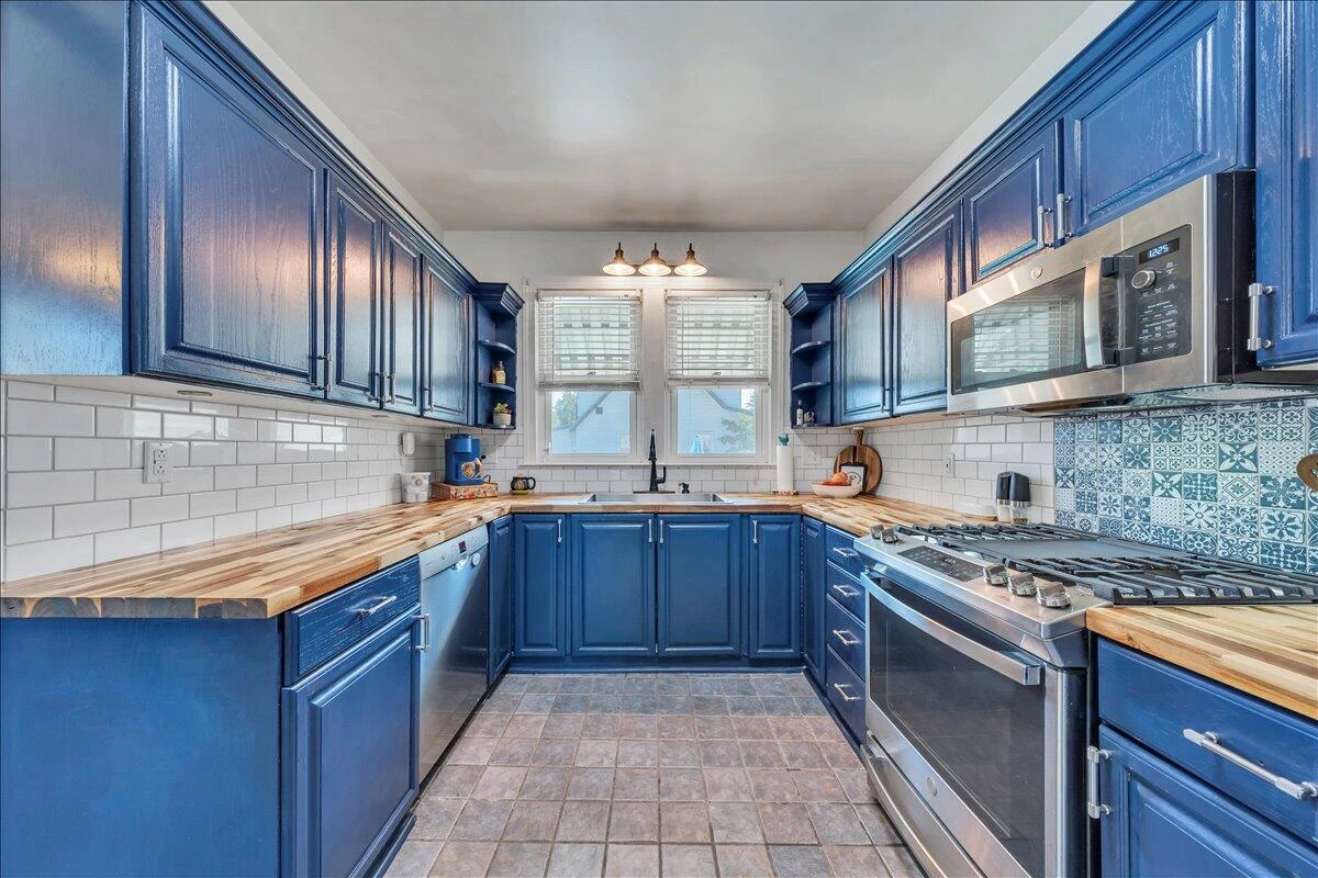 609 Front AVE - Photo 10