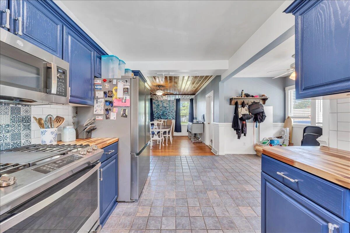 609 Front AVE - Photo 11