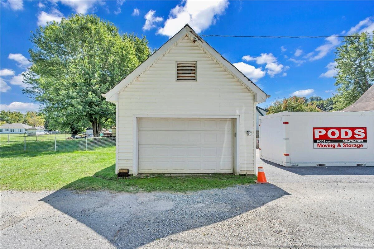 609 Front AVE - Photo 39