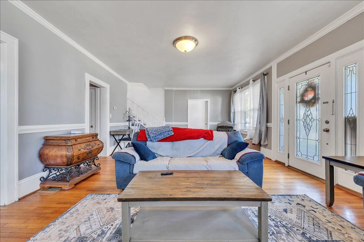609 Front AVE - Photo 4