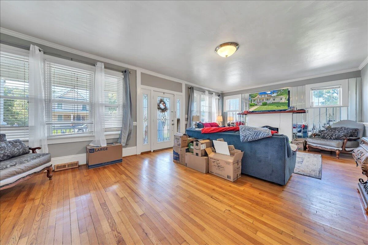 609 Front AVE - Photo 6
