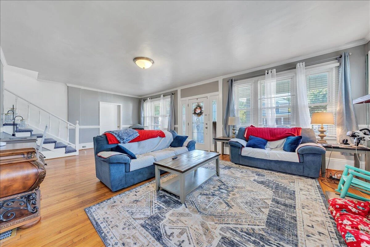 609 Front AVE - Photo 7