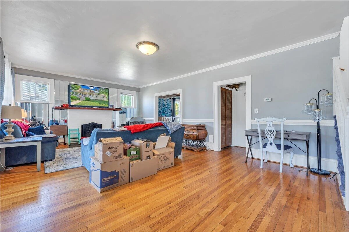 609 Front AVE - Photo 8