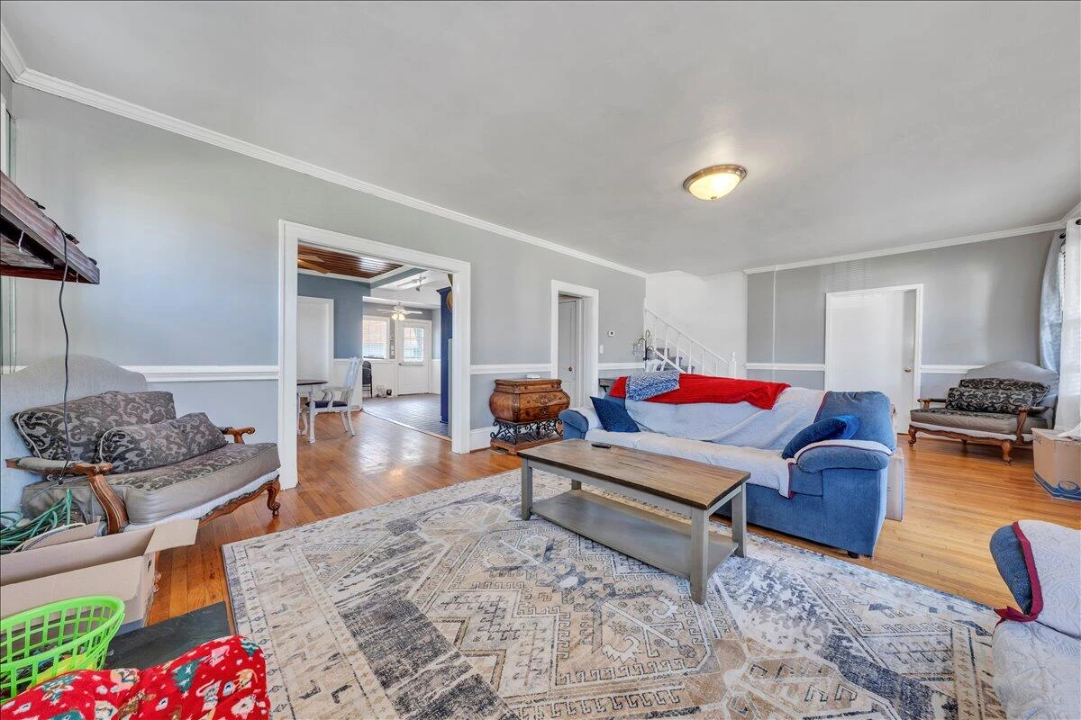 609 Front AVE - Photo 9