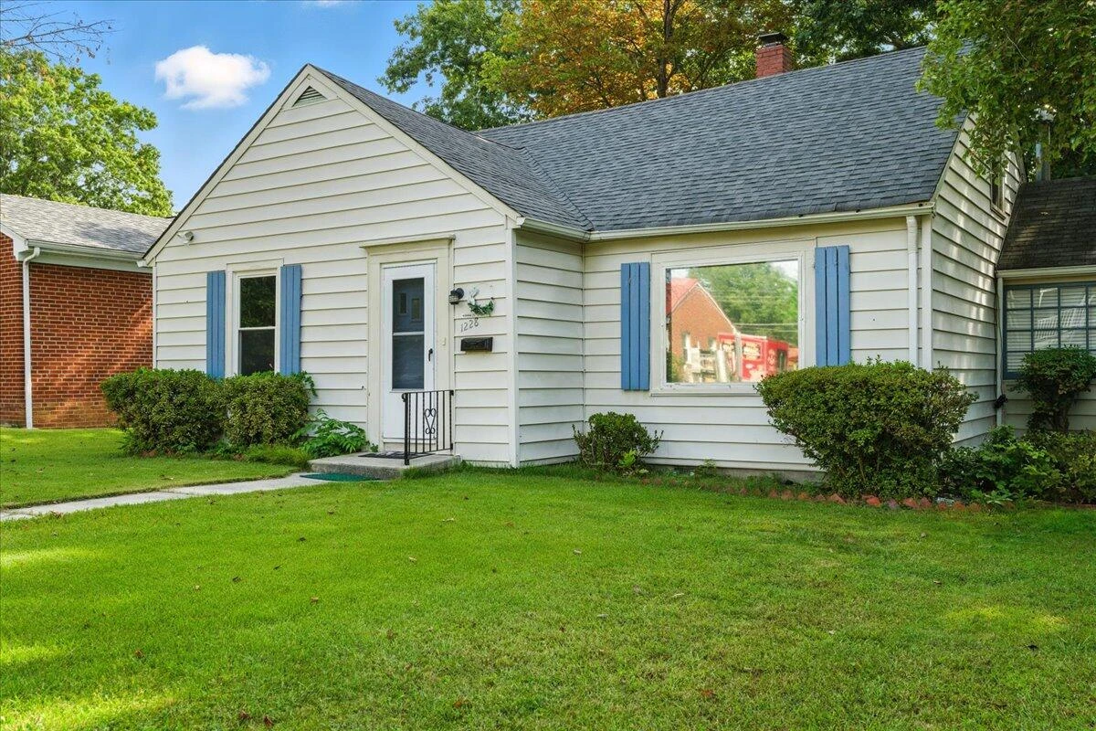 1228 Grace AVE - Photo 2