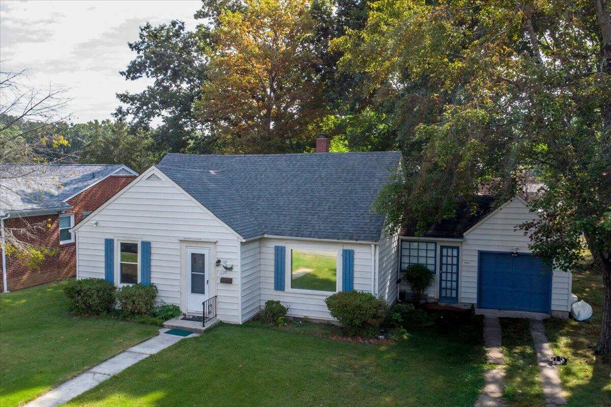 1228 Grace AVE - Photo 3