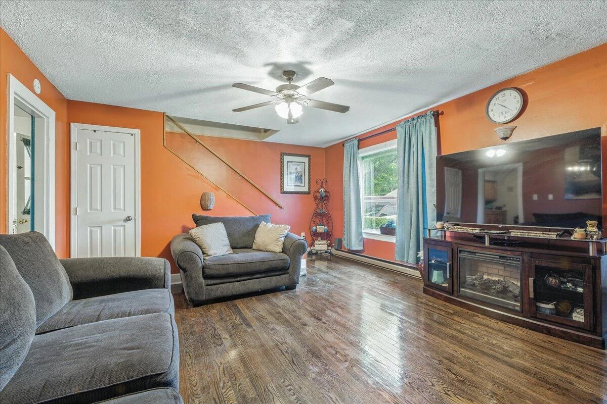1228 Grace AVE - Photo 9