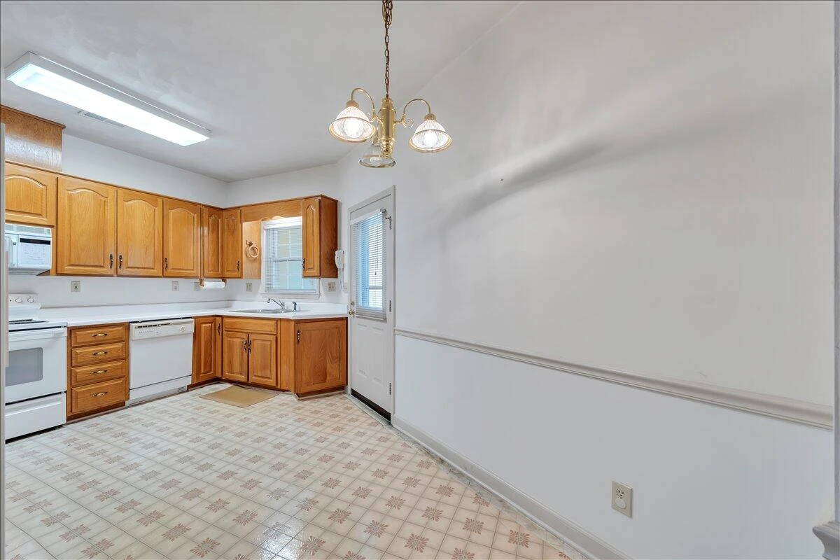 4725 Glen Heather CIR - Photo 18