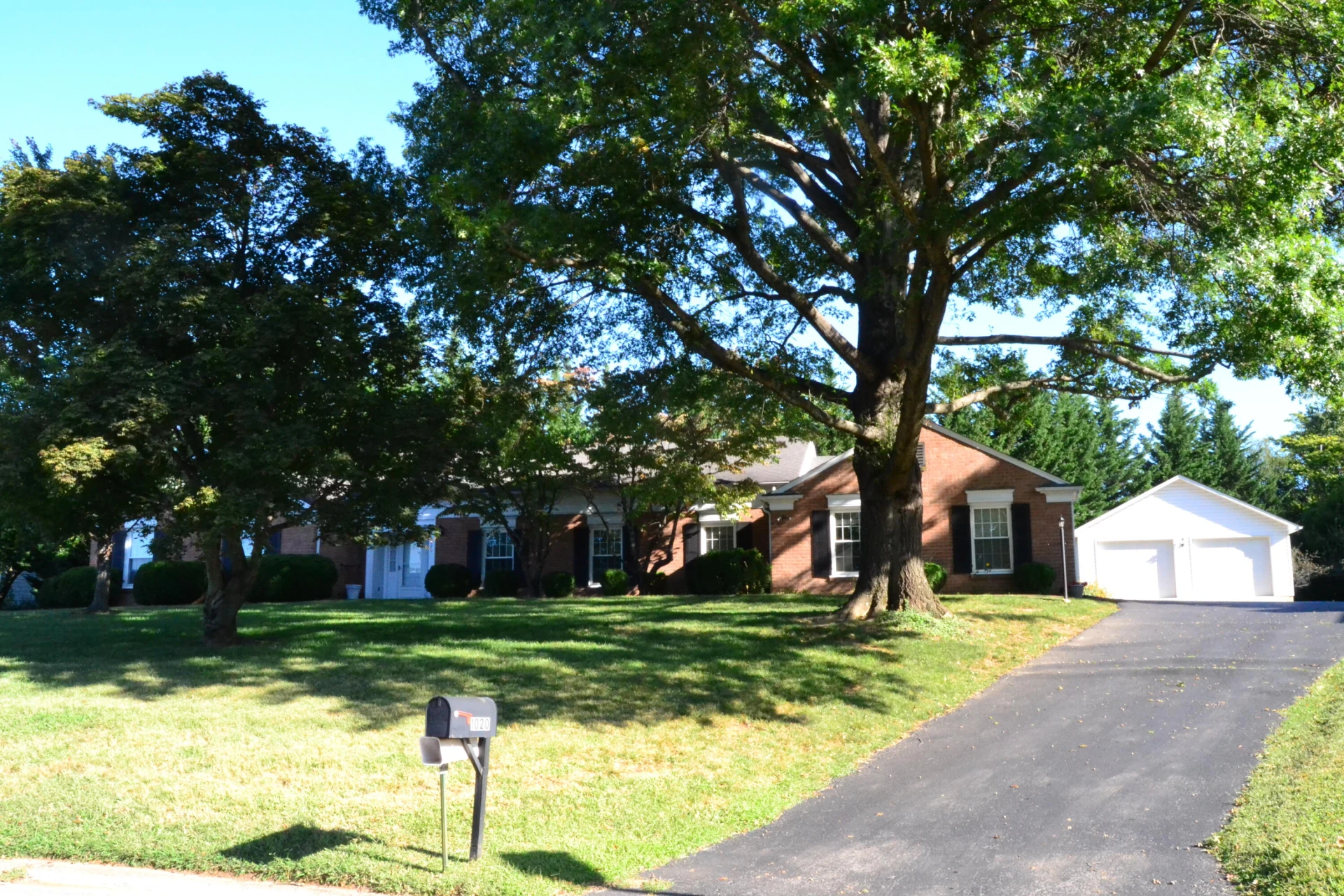 1020 Stonegate DR